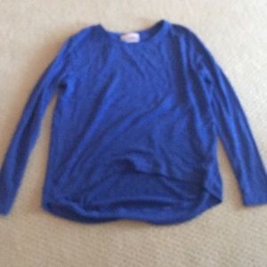 Hannah sky high low shirt with thumb holes